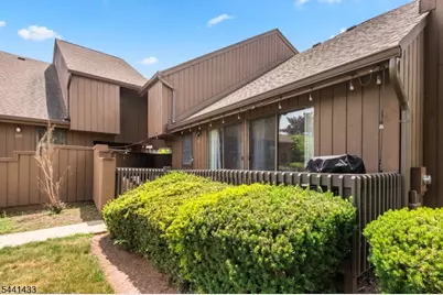 261 Kingsberry Dr, Franklin Township, NJ 08873 - Photo 2