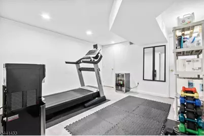 261 Kingsberry Dr, Franklin Township, NJ 08873 - Photo 20
