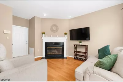 8 Cottage Pl, Branchburg Township, NJ 08876 - Photo 10