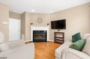 8 Cottage Pl, Branchburg Township, NJ 08876 - Photo 10