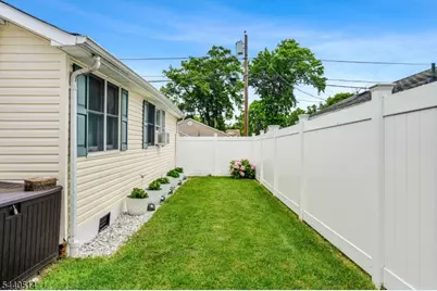 77 Pacific Blvd, Old Bridge Township, NJ 07735 - Photo 20