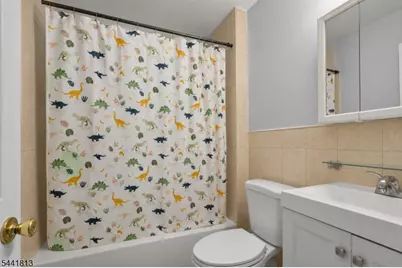 18 Stevens Ave, Jersey City, NJ 07305 - Photo 16