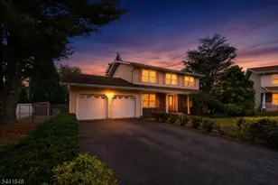 28 Amherst Ct, Wayne Twp., NJ 07470 - Photo 2
