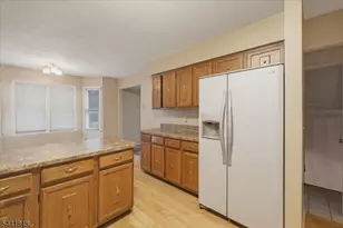 28 Amherst Ct, Wayne Twp., NJ 07470 - Photo 8