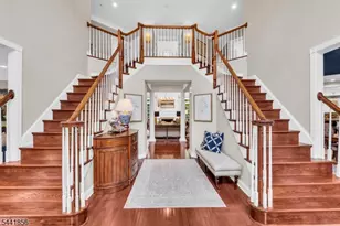 29 Crownview Ct, Sparta Township, NJ 07871 - Photo 2