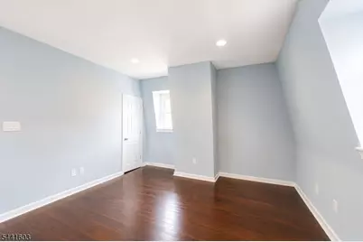 725 Chestnut St, Roselle Park, NJ 07204 - Photo 18