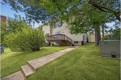 550 Bergen St, Newark, NJ 07108 - Photo 12