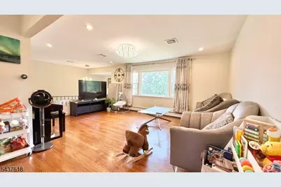 2 Stuart Ct, Montville Township, NJ 07058 - Photo 4