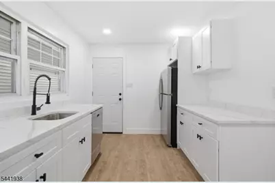 284 2nd Ave, Newark, NJ 07107 - Photo 16