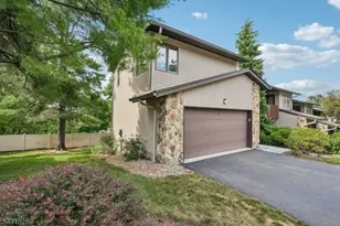 19 Cedarwood, Woodland Park, NJ 07424 - Photo 2