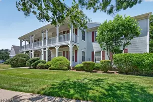 130 Hatfield Ln, East Brunswick Township, NJ 08816 - Photo 2