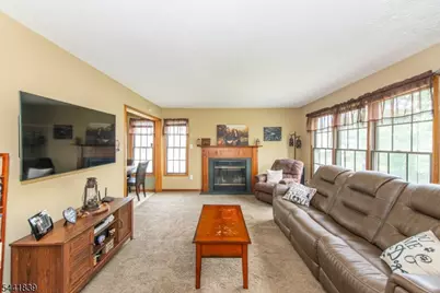 86 Burlington Ct, Hamburg, NJ 07419 - Photo 4