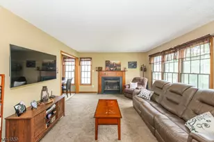 86 Burlington Ct, Hamburg, NJ 07419 - Photo 4