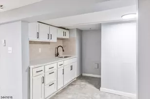 20 Edwin Pl, Newark, NJ 07112 - Photo 24
