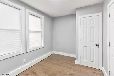 20 Edwin Pl, Newark, NJ 07112 - Photo 14
