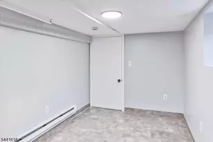 20 Edwin Pl, Newark, NJ 07112 - Photo 32