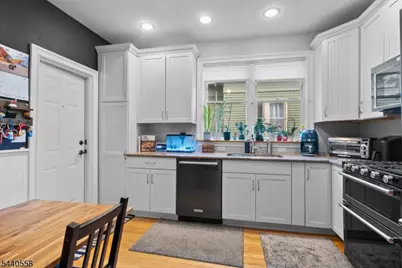 129 Claremont Ave #2, Montclair Twp., NJ 07042 - Photo 12