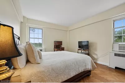 10 Crestmont Rd #2N, Montclair, NJ 07042 - Photo 14