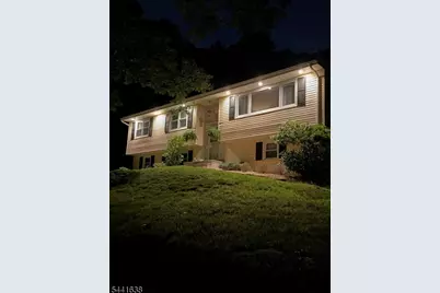 65 Fawnridge Dr, Washington Township, NJ 07853 - Photo 2