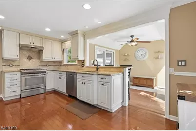 2556 Mountain Ave, Scotch Plains Township, NJ 07076 - Photo 2