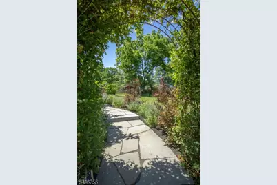 69 W Oak St, Bernards Township, NJ 07920 - Photo 28
