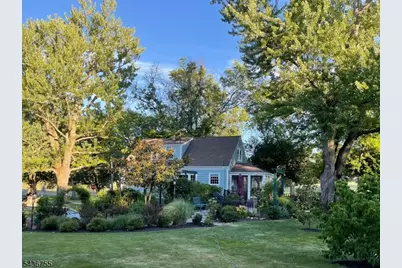 69 W Oak St, Bernards Township, NJ 07920 - Photo 4