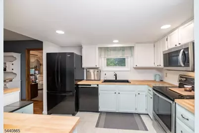 17 Decatur St, Knowlton Township, NJ 07832 - Photo 10