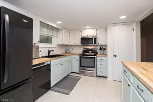 17 Decatur St, Knowlton Township, NJ 07832 - Photo 8