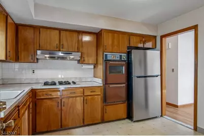 27 Crystal St, North Arlington, NJ 07031 - Photo 8