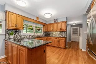 7 Sky View Garden Rd, Clinton Township, NJ 08833 - Photo 8