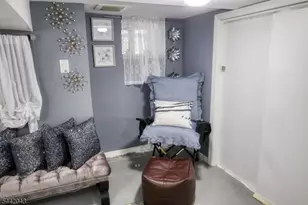 9 Emerson Pl, Newark, NJ 07114 - Photo 22