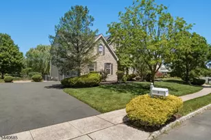 5 Rue Cezanne, Franklin Township, NJ 08873 - Photo 2