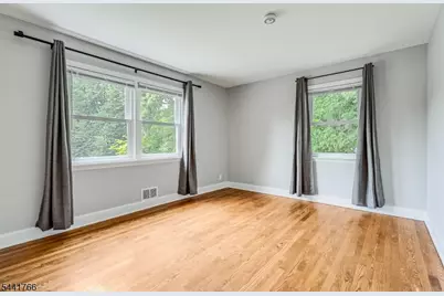 27 Dogwood Rd, Morris Plains, NJ 07950 - Photo 14