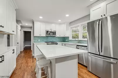 27 Dogwood Rd, Morris Plains, NJ 07950 - Photo 6