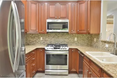 1 Greenwich Ct, Mount Olive, NJ 07828 - Photo 4
