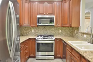 1 Greenwich Ct, Mount Olive, NJ 07828 - Photo 4