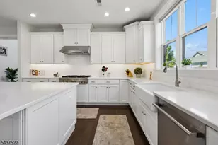 1 Beacon Pl, Warren Township, NJ 07059 - Photo 12