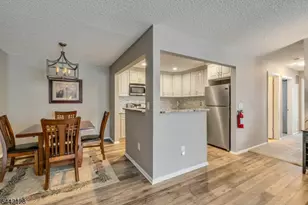 430 Poets Way, Mahwah, NJ 07430 - Photo 10