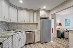 430 Poets Way, Mahwah, NJ 07430 - Photo 14