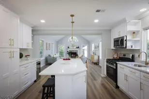 81 Hutchinson St, Clark Township, NJ 07066 - Photo 6