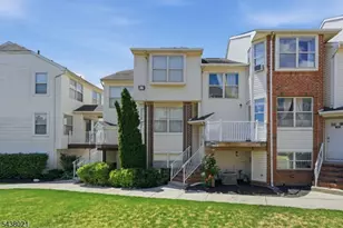 726 Harbortown Blvd, Perth Amboy, NJ 08861 - Photo 1