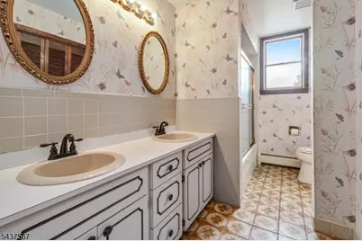 7 Glendale Ln, Fairfield, NJ 07004 - Photo 24