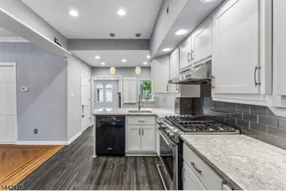 33 Myrtle Ave, Nutley, NJ 07110 - Photo 10