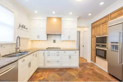 16 Upper Mountain Ave, Montclair, NJ 07042 - Photo 8