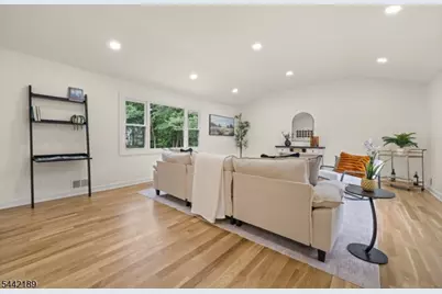 100 Pier Ln, Fairfield, NJ 07004 - Photo 4