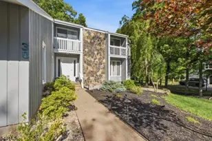30 Willow Brook Ln, Clinton Township, NJ 08801 - Photo 4