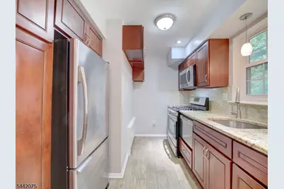 28 Wedgewood Dr #42, Verona, NJ 07044 - Photo 10