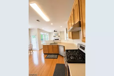 51 Bouwrey Pl, Readington Twp., NJ 08889 - Photo 8