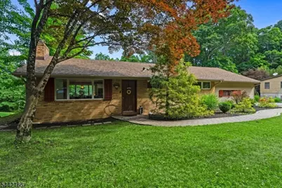 166 Glenside Trl, Byram Township, NJ 07871 - Photo 2