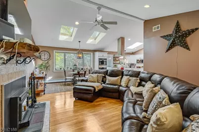 166 Glenside Trl, Byram Township, NJ 07871 - Photo 4